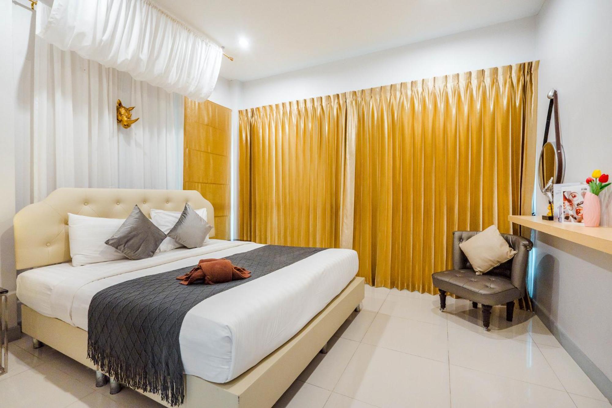 M4 Billion Pool Villa Cha-Am